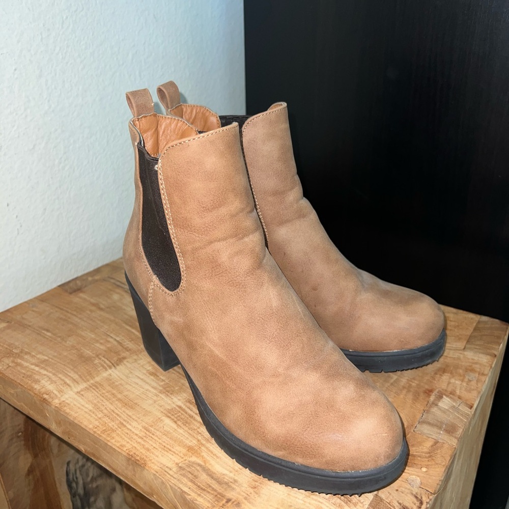 Women's Tan Ankle Boots